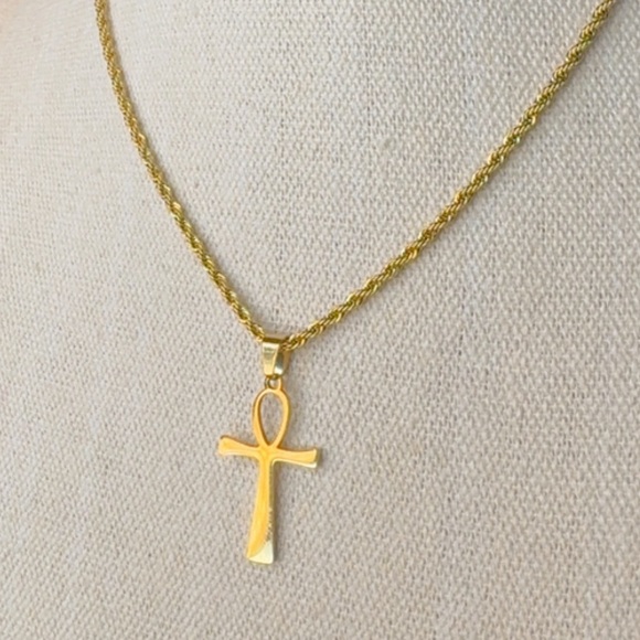 Gorgeous 18kt gold plated ANKH on 17” chain WATERPROOF 💫 - Picture 2 of 7